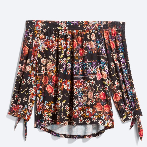 Daniel Rainn Flowered top FLASHSALE - Picture 1 of 2